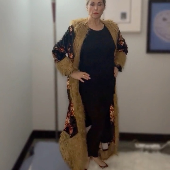 Jennafer Grace Penny Lane Faux Fur Trimmed, Lined, Long Coat, Velvet Print - Picture 4 of 7